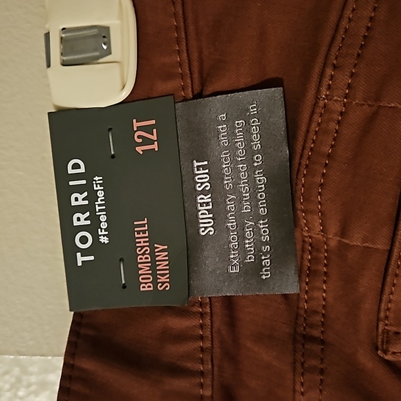 New with tag Torrid bombshell skinny jeans 12T - Picture 4 of 8